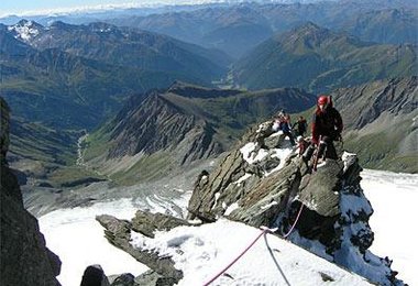 Ein Risiko ist zweifelsohne in der Ausdehnung des Tätigkeitsfeldes auf z.B. Führung alpiner Routen oder Eisklettern zu sehen.