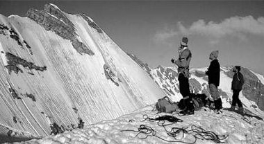Hier ein Foto, das Erich Vanis vor seiner Begehung der Trafoier-Eiswand (Ortler Gruppe) machte.