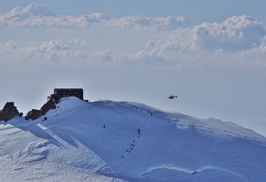 Vor allem im Sommer (meist blanker Gletscher) kommt man bei Hochtouren um ein Stahlsteigeisen nicht mehr herum...