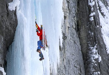 Stas Beskin in Real Big Drip Ice Pillar (c) Matt Westlake