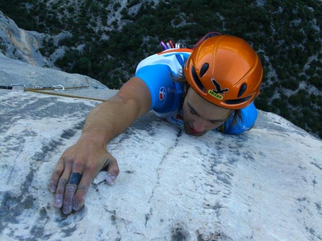 Bei Mehrseillängen Routen mit Helm