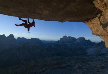 Alex in seinem jüngsten Markstein "Pan Aroma" (8c) an der Gr. Zinne, © Michael Meisl