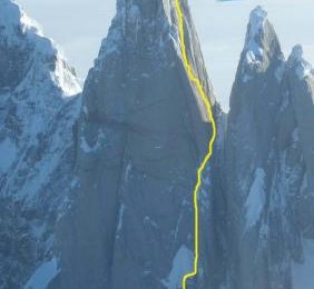 Cerro Torre Nordwand mit der geplanten Route von Markus und Toni