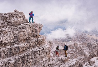 Bergführer Heini Gütl beim Nachsichern von Gästen