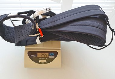 Die Größe M des Mosquito Klettergurtes wiegt bei uns 254 Gramm.