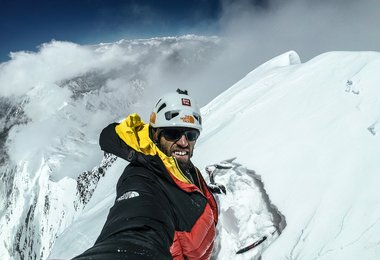 Hansjörg Auer gelingt Solo-Erstbegehung am Lupghar Sar West (Foto: Hansjörg Auer)