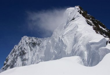 Broad Peak, Gipfelgrat mit Vorgipfel und Hauptgipfel und Scharte, 7850 m