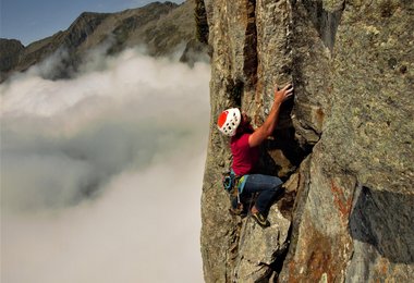 Der Nebel steigt auf! 8.SL, Kletterer: Alexander Weissmann (c) Sander Werelds