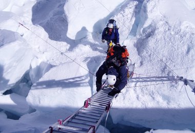 Aluleiter im Khumbu Eisfall