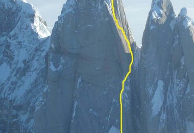 Cerro Torre Nordwand mit der geplanten Route von Markus und Toni