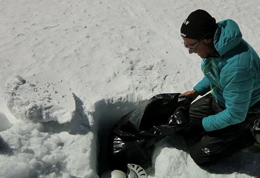 Loch gehackt - Material verpackt © Gerlinde Kaltenbrunner