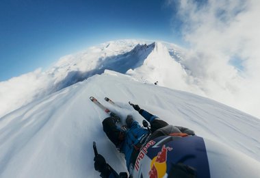 Andrzej Bargiel skiing down Mount Everest, Nepal on September 22, 2025. (c) Bartłomiej Bargiel / Red Bull Content Pool