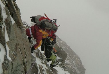 Abstieg bei Schlechtwetter auf 6800 m