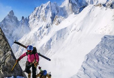 Der Duetto Helm bei einer Skitour im Mont Blanc Gebiet
