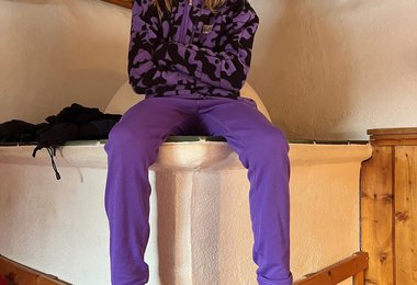 Mit dem Active Warm Base-Layer-Set und der Adventurer Fleecejacke hält man es auch in der warmen Stube aus.