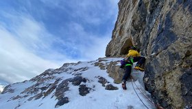 Die Rampe der vierten Seillänge (M4) in der man um die Ecke klettert - Bayerisch Schottische Wintergames