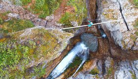 Auf der letzten Seilbrücke - Klettersteig Verborgene