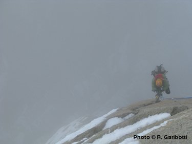 Colin Haley in der Spigolo dei Bimbi in der Nordwand der Punta Herron