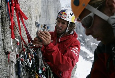  Stefan Glowacz und Robert Jasper am Standplatz vor der Schlüsselseillänge am 1. Pfeiler / Expedition 2004.