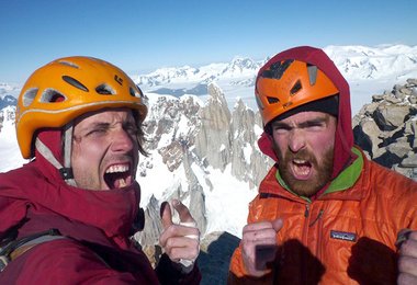 Nicolas Favresse und Sean Villanueva am Gipfel des Fitz Roy (Patagonia) © Favresse & Villanueva