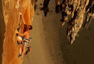 Koh Lao Liang - Michu doing Paited wall