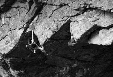  Adam Ondra in Move 9b/+ (c) Claudia Ziegler