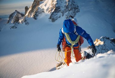 Bei extremen Bedingungen unterwegs mit der Eiger Extreme Nordwand Jacke 