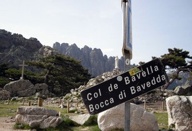 Der Bavellapass - für Wanderer, Motoradfahrer und vor allem für Kletterer ein Paradies