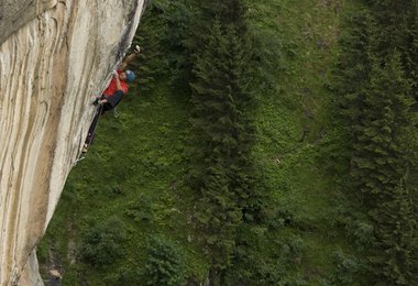 David in der Schlüsselseillänge seiner Route am Taufenkopf ©ASP-­-Red Bull/Florian Klingler