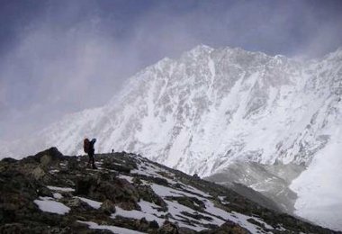 Auf dem Moränenrücken zum Norweger-Camp