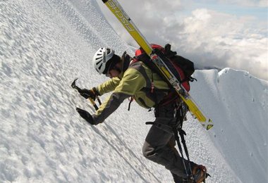 Die Bilderbuch-Firnflanke auf den Piko Pitschkin 5.350m