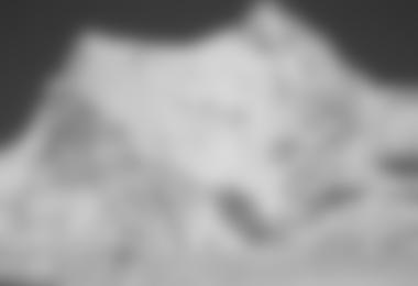 Der tief verschneite Kongde Ri mit seinem markanten Ostpfeiler rechts