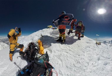 Auf dem Gipfel in 8.848 m Höhe