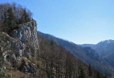 Das Klettergebiet Nixloch oberhalb von Losenstein