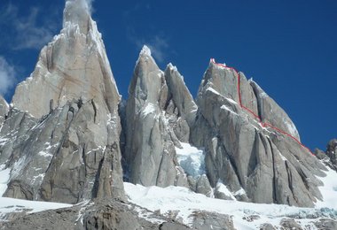 Cerro Torre, Torre Egger, Punta Herron und Cerro Standhardt (mit der Tour Exocet) vom Torre Gletscher aus @ Colin Haley