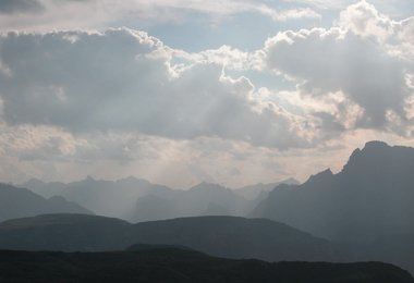Aufziehendes Gewitter in den Alpen.