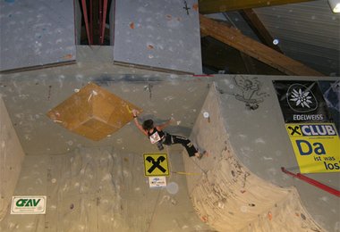 Angela Eiter im oberen Teil der Finalroute