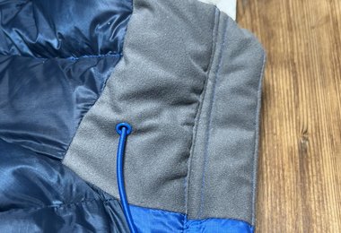 Angenehm auch das Fleece an den sensiblen Stellen des Kopfes, sowie die innenliegenden Gummizuuege