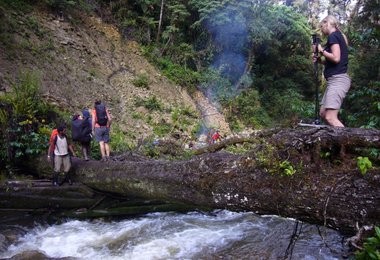 Flussüberquerungen sind die Würze eines Dschungeltrips