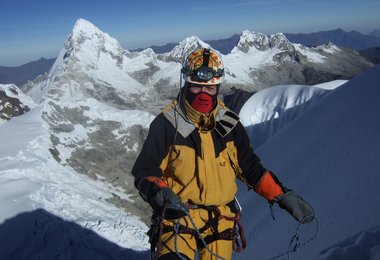 Am Gipfel des Alpamayo