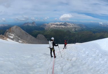 Beim Abstieg von der Marmolada mit den Camp Peak 12 STL Steigeisen 