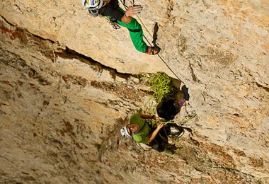 Dolomiten/Sellagruppe. Piz Cevozes. Simon Gietl in "Das Privileg 7b+" © Claudia Ziegler