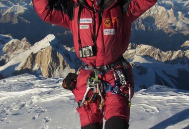 Gerlinde Kaltenbrunner am Gipfel des K2 im August 2011  © National Geographic/Maxut Zhumayev