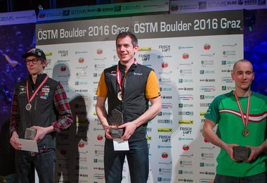 Sieger Männer, Georg Parma, Lukas Ennemoser und  Max Rudigier (v.l.n.r.) bei der Boulder ÖM2016 (c) ÖWK/Liebhaber Moritz
