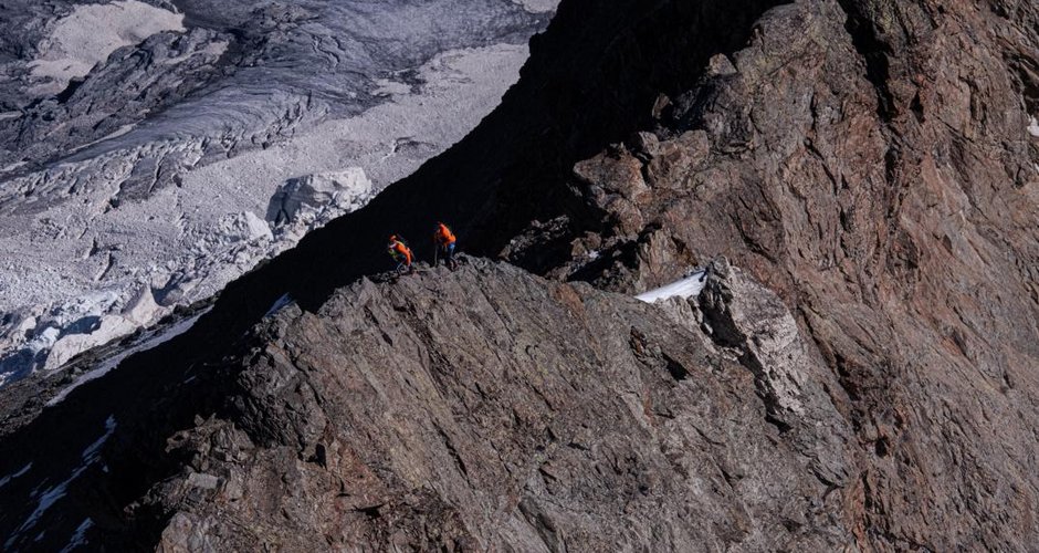 Nicolas Hojac und Adrian Zurbrügg am Mathildespitze im Aufstieg zur Jungfrau © Mammut Sportsgroup AG, Carlos Blachchard