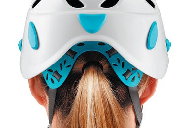 Elia Helm mit OMEGA-Form für Pferdeschwanzfrisuren