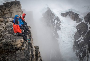 Leo-Houlding-and-team on the summit of the Mirror Wall (c) Berghaus-Matt-Pycroft-Coldhouse-Collective