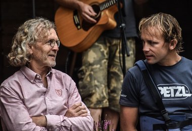 Adi Stocker und Bergführer Reinhold Percht im Gespräch bei den ROCKdays. (Foto: TVB Pillerseetal)
