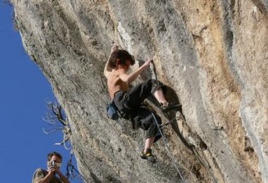 Adam bei der Rotpunktbegehung von  'Alien Carnage' 8c+ © archive Ondra