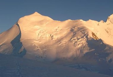 Die Gipfelflanke von Lager 4 aus gesehen